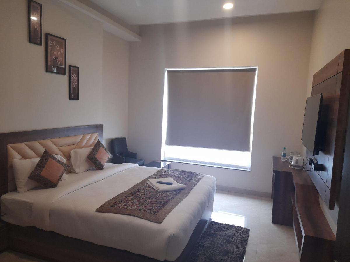 Hotel Radiance Courtyard พาราณสี ภายนอก รูปภาพ