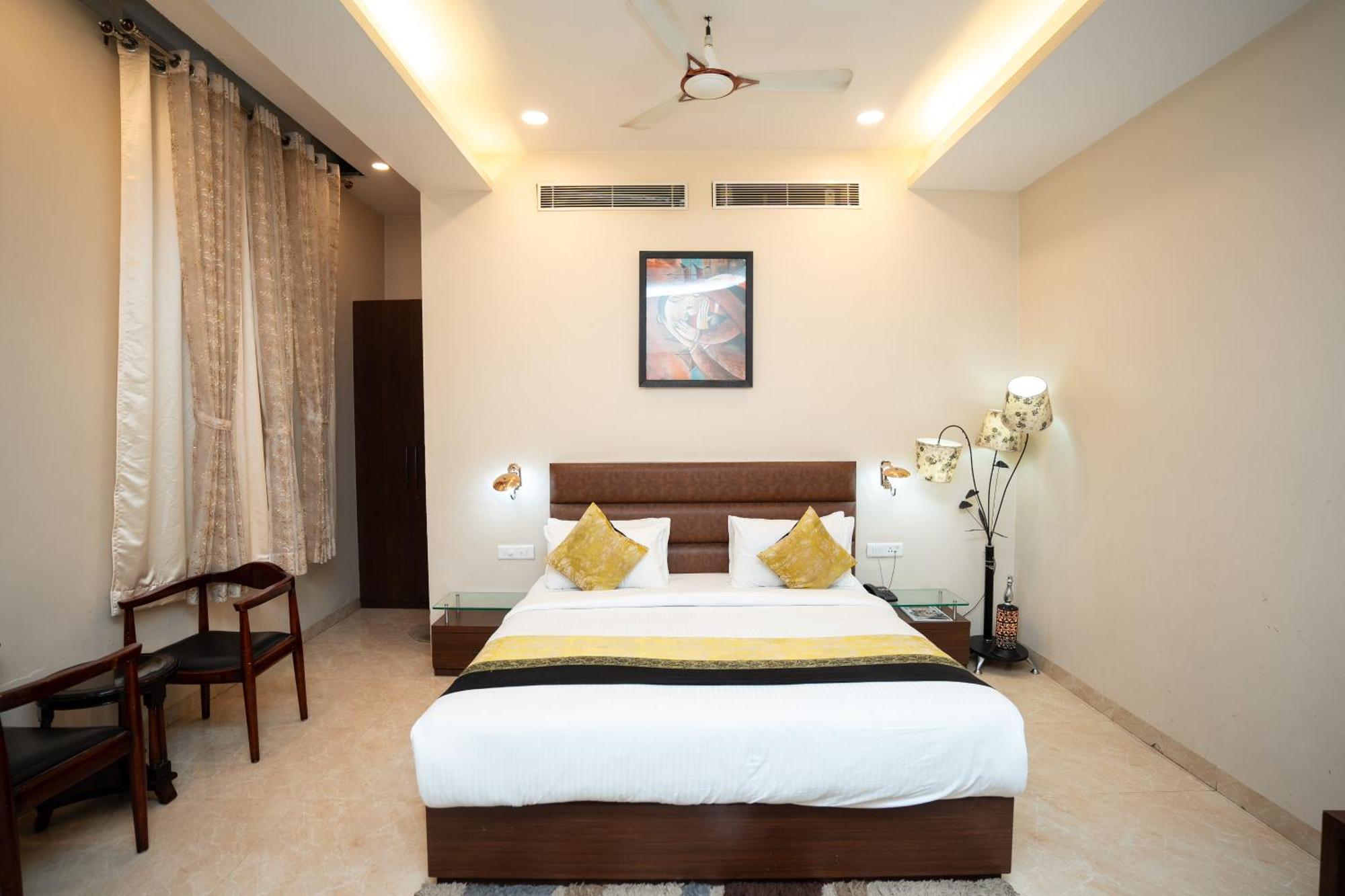 Hotel Radiance Courtyard พาราณสี ภายนอก รูปภาพ