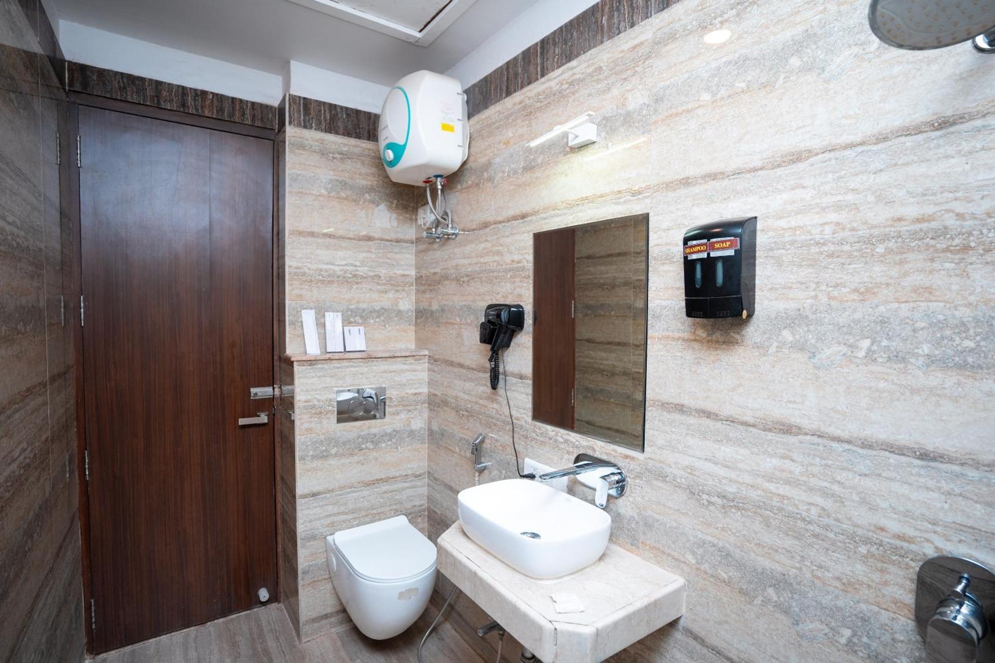 Hotel Radiance Courtyard พาราณสี ภายนอก รูปภาพ