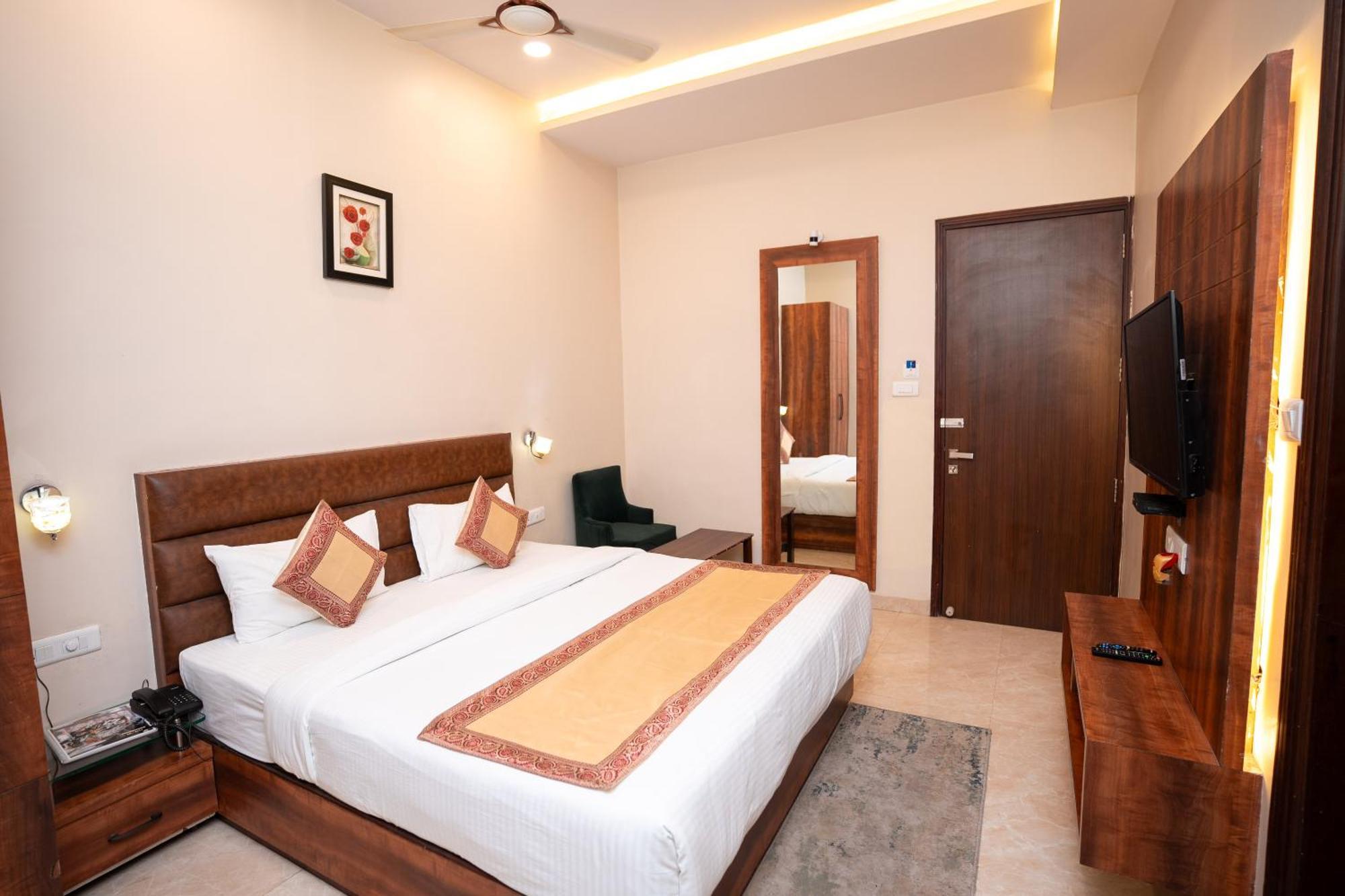 Hotel Radiance Courtyard พาราณสี ภายนอก รูปภาพ