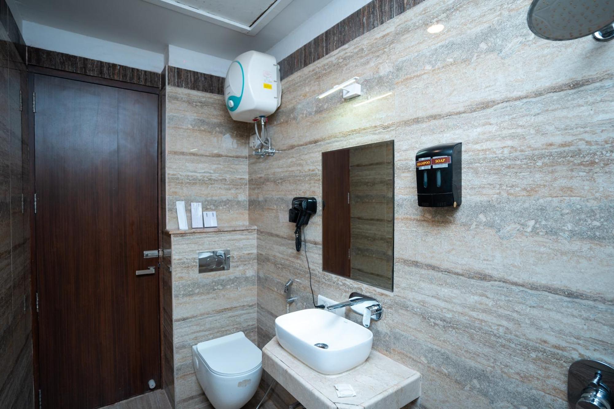 Hotel Radiance Courtyard พาราณสี ภายนอก รูปภาพ
