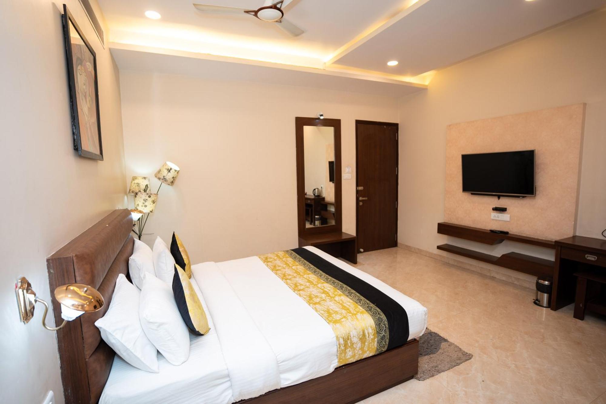 Hotel Radiance Courtyard พาราณสี ภายนอก รูปภาพ
