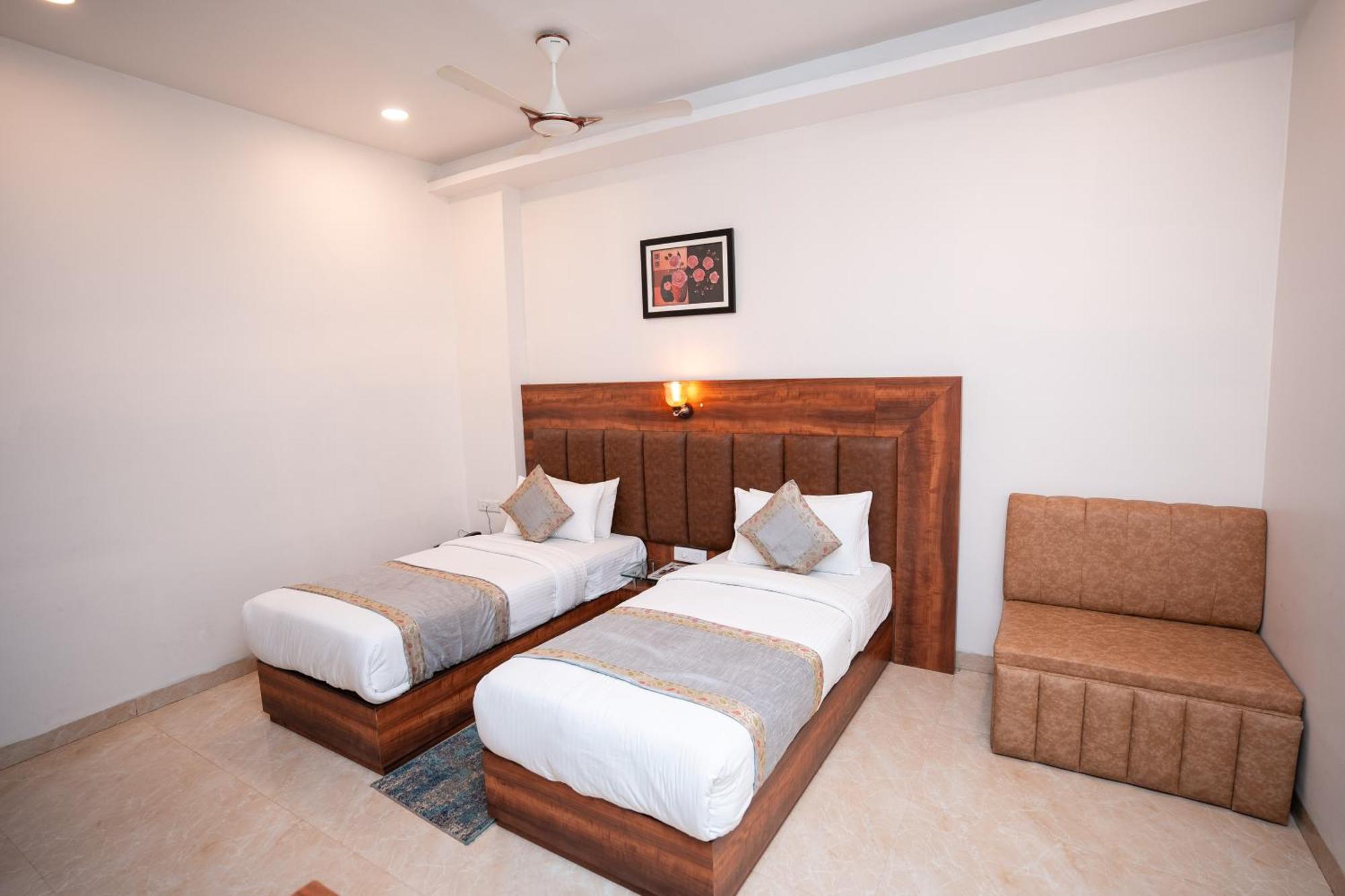 Hotel Radiance Courtyard พาราณสี ภายนอก รูปภาพ