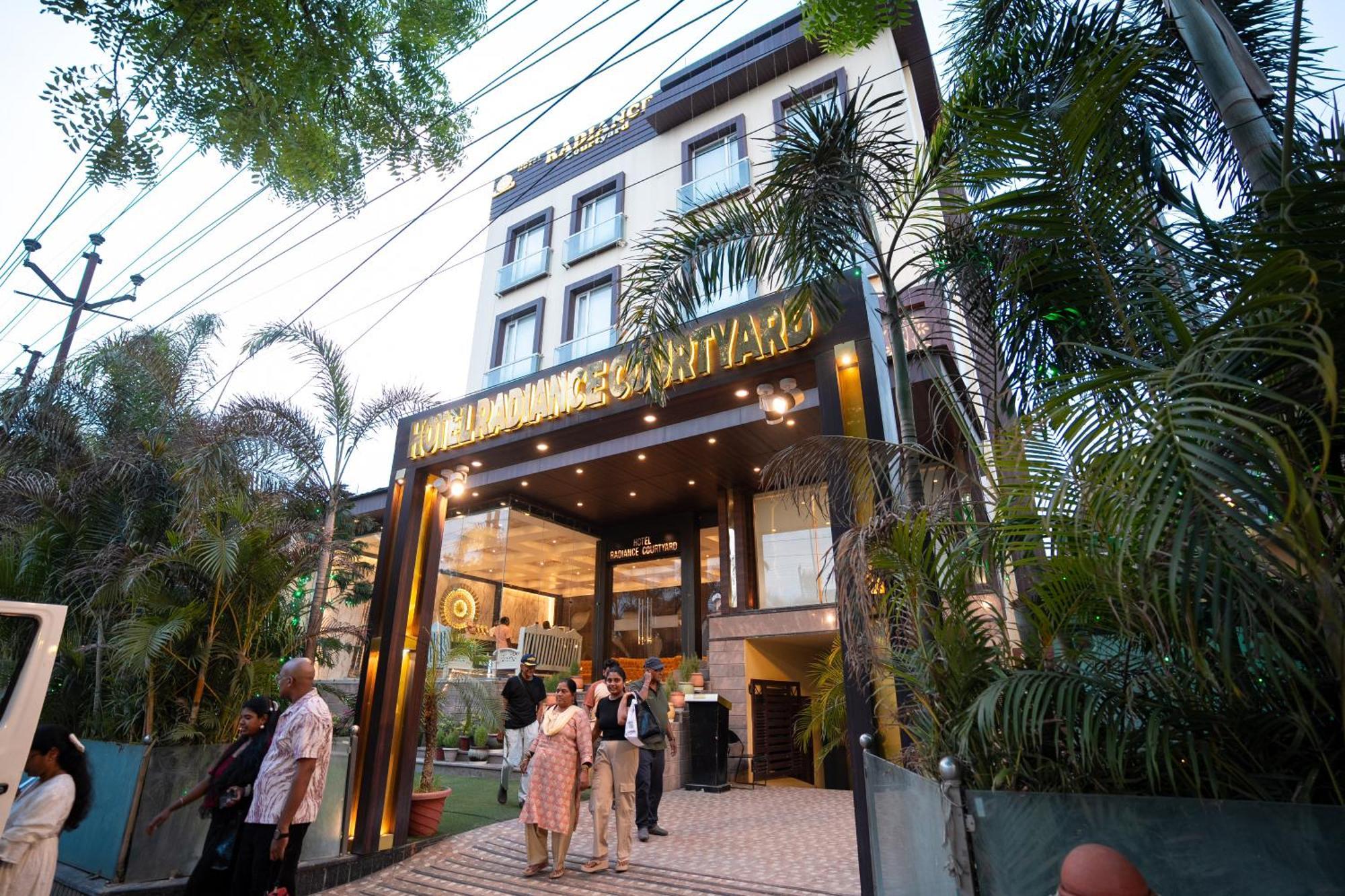 Hotel Radiance Courtyard พาราณสี ภายนอก รูปภาพ
