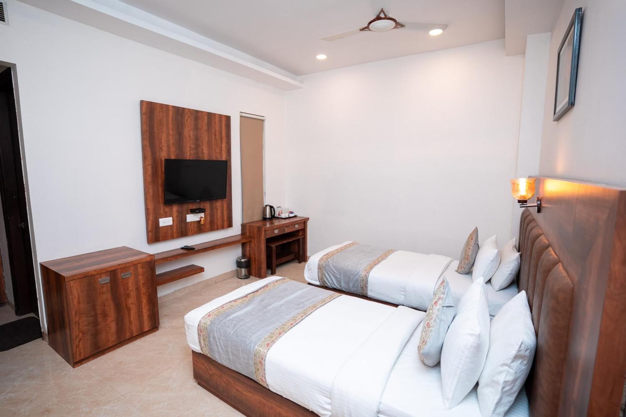 Hotel Radiance Courtyard พาราณสี ภายนอก รูปภาพ