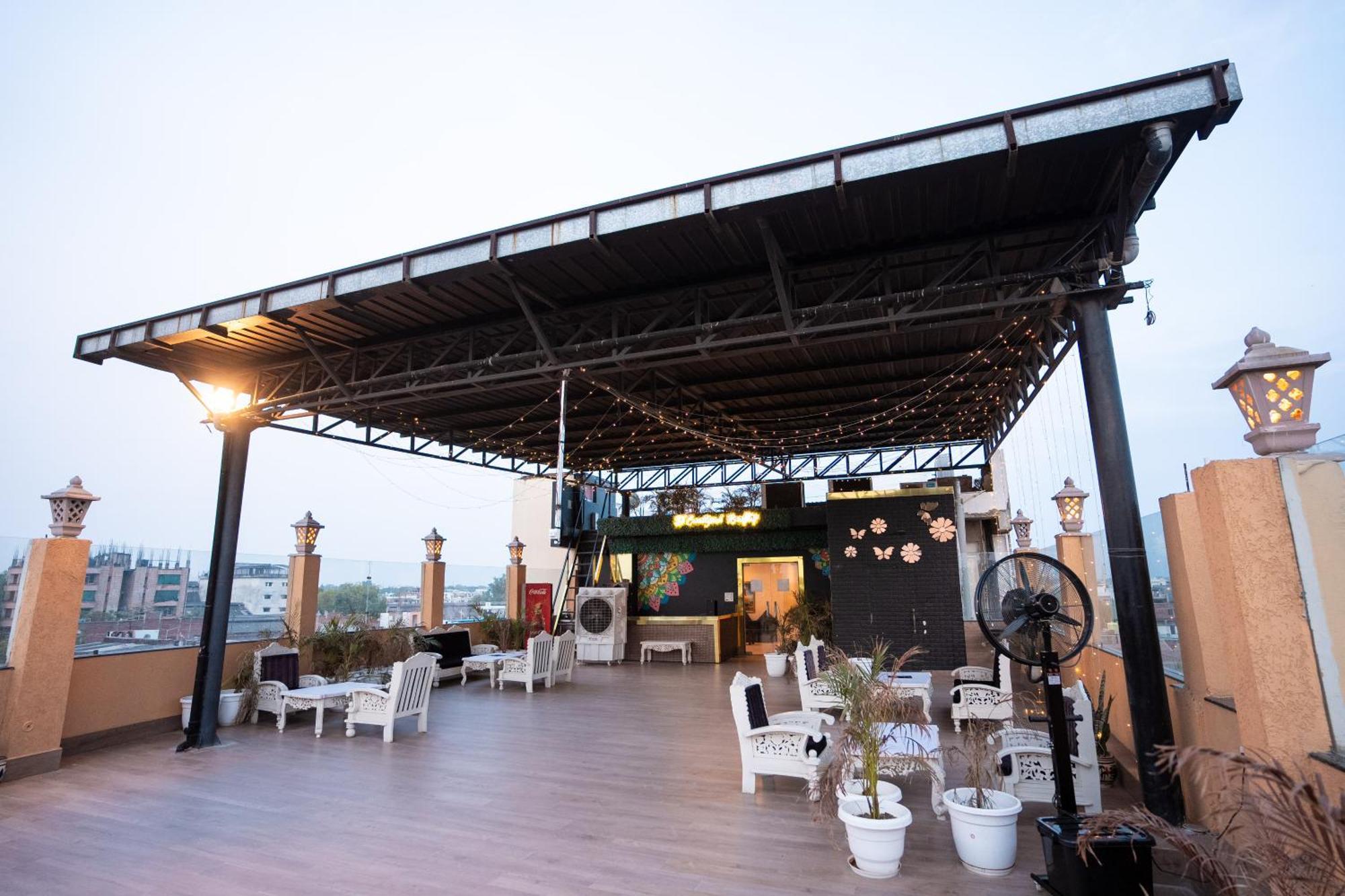 Hotel Radiance Courtyard พาราณสี ภายนอก รูปภาพ