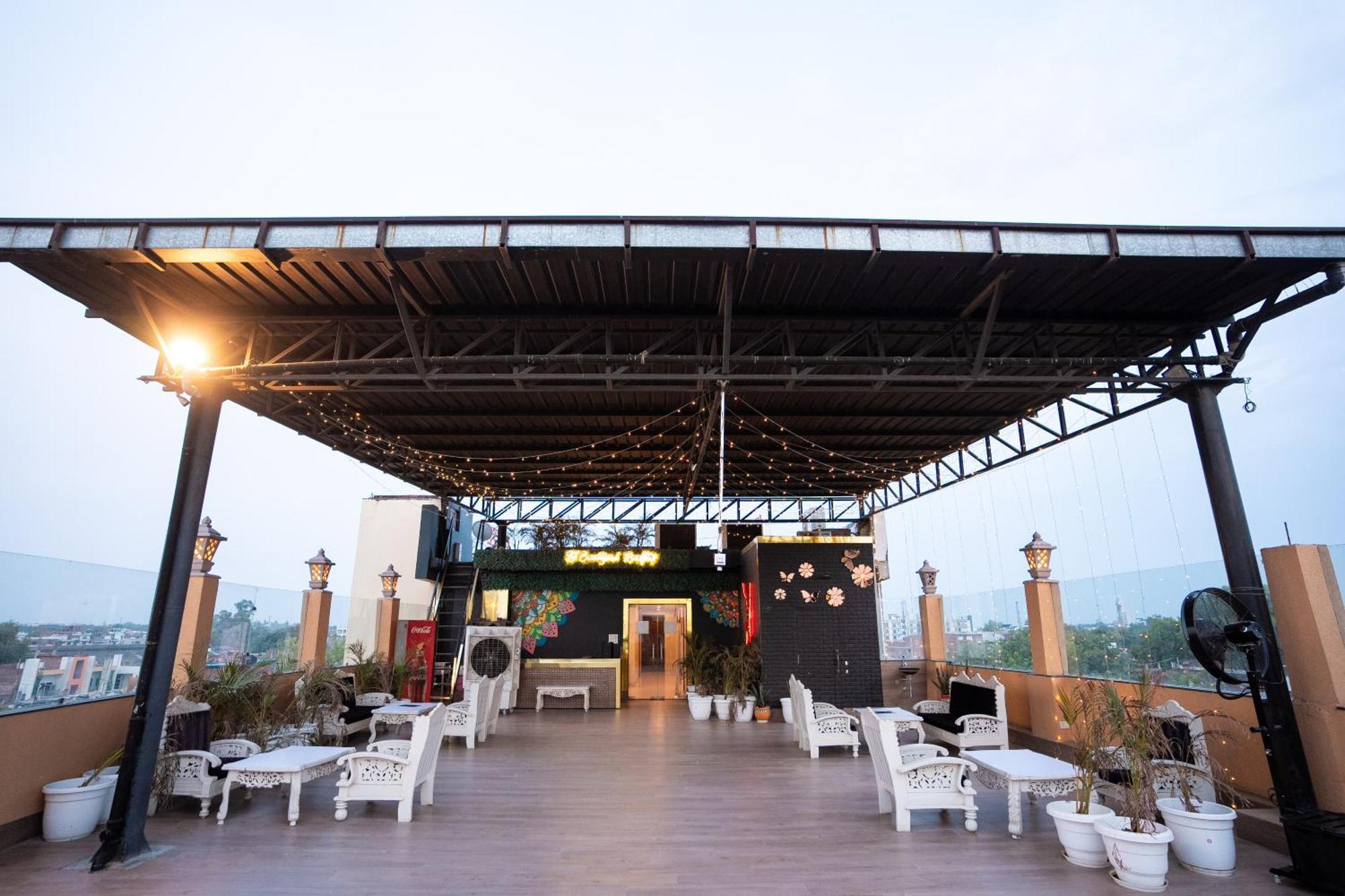 Hotel Radiance Courtyard พาราณสี ภายนอก รูปภาพ
