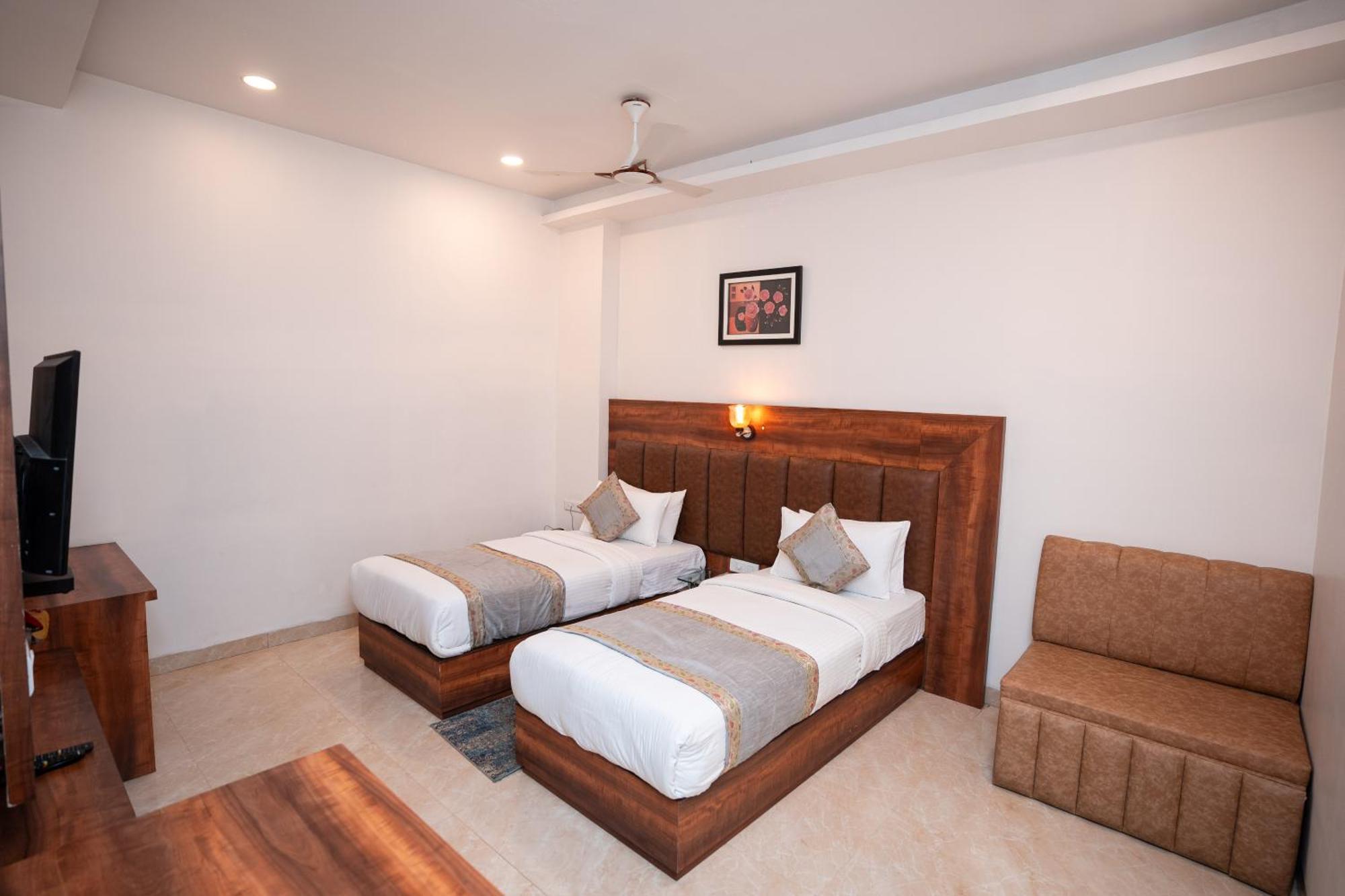 Hotel Radiance Courtyard พาราณสี ภายนอก รูปภาพ