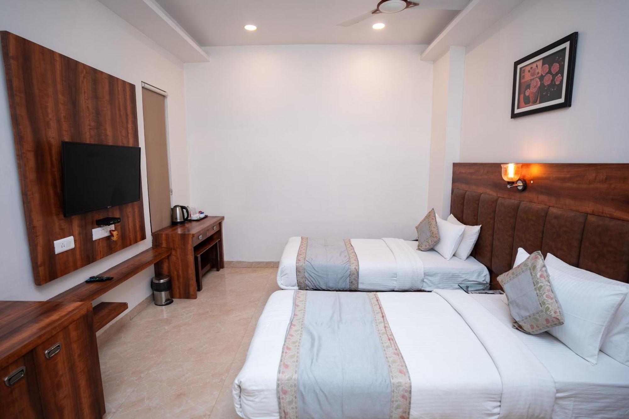 Hotel Radiance Courtyard พาราณสี ภายนอก รูปภาพ
