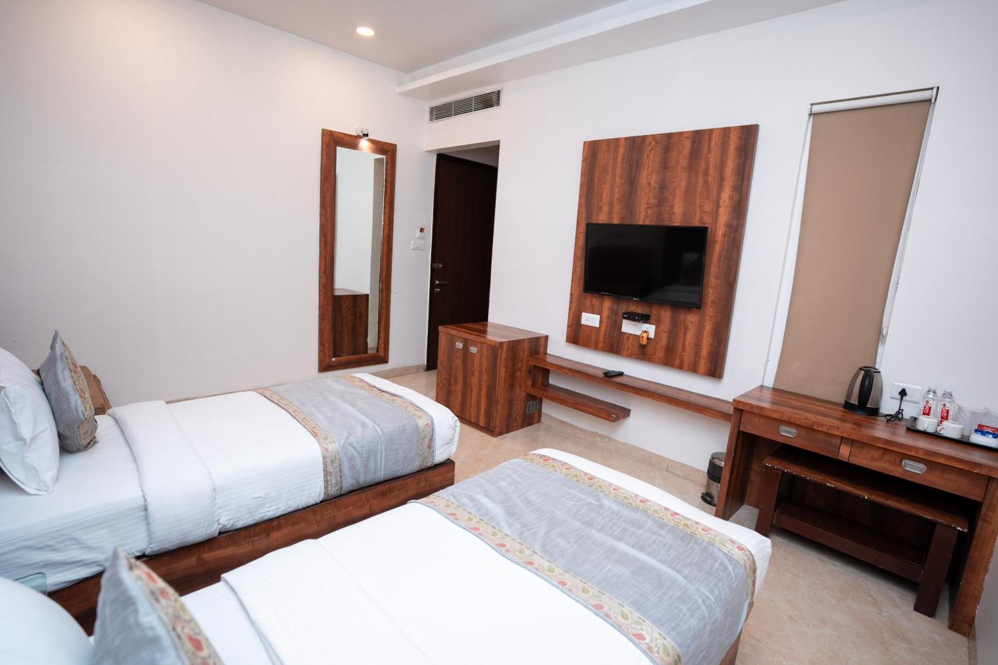 Hotel Radiance Courtyard พาราณสี ภายนอก รูปภาพ
