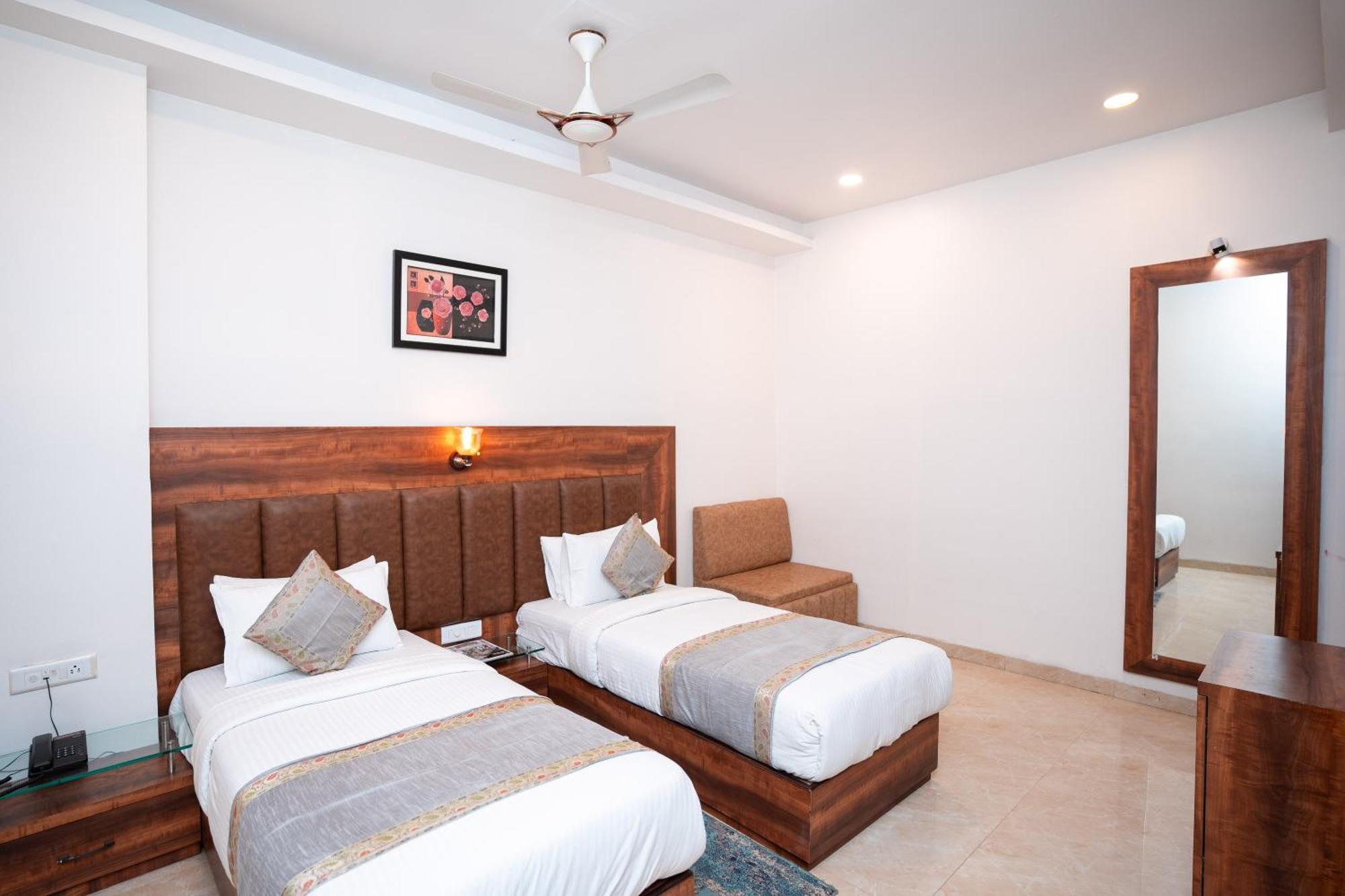 Hotel Radiance Courtyard พาราณสี ภายนอก รูปภาพ