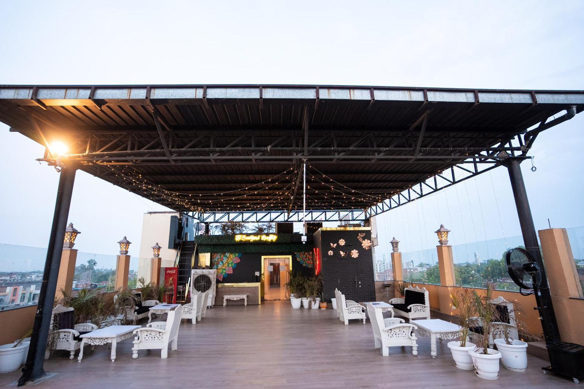 Hotel Radiance Courtyard พาราณสี ภายนอก รูปภาพ