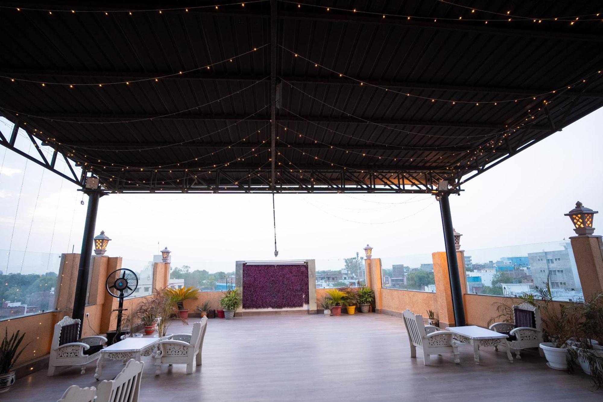 Hotel Radiance Courtyard พาราณสี ภายนอก รูปภาพ