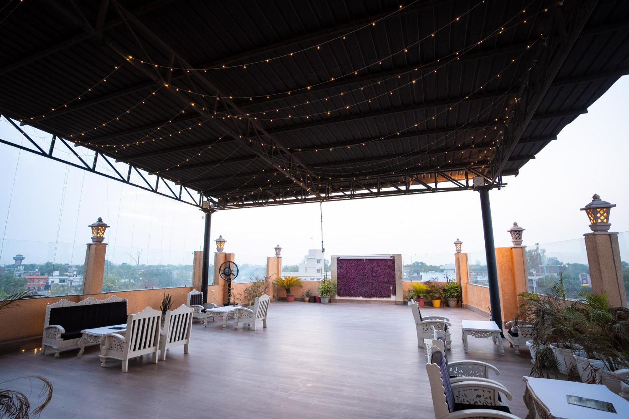 Hotel Radiance Courtyard พาราณสี ภายนอก รูปภาพ