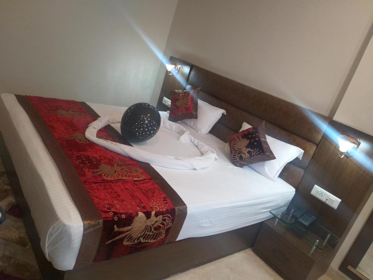 Hotel Radiance Courtyard พาราณสี ภายนอก รูปภาพ