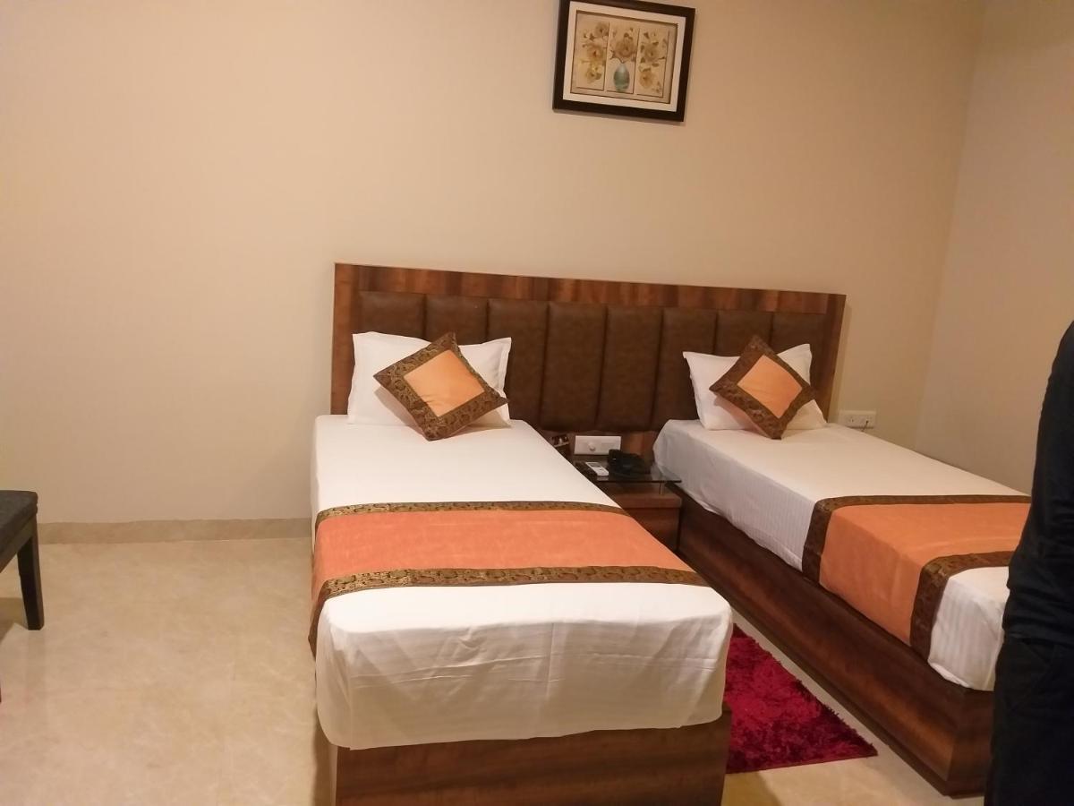 Hotel Radiance Courtyard พาราณสี ภายนอก รูปภาพ