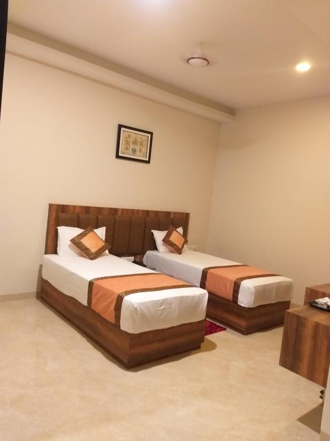 Hotel Radiance Courtyard พาราณสี ภายนอก รูปภาพ